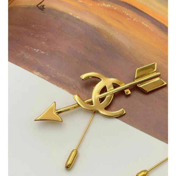 Chanel Vintage Coco Mark Arrow Motif Brooch Gold Plated Pin With Box - Picture 2 of 9